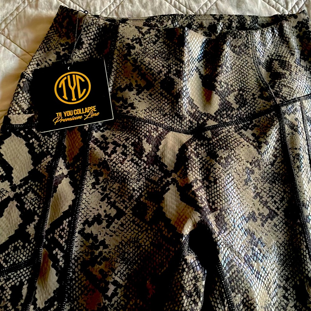 Brand new till you collapse leggings.